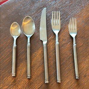 🇮🇹5 piece matching flatware set from pottery barn. Vintage. Rustic & distressed